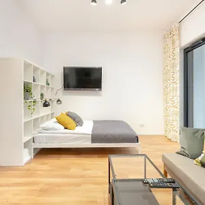 Cozy With Balcony And Free Garage By Renters Poznań